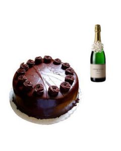 1/2 Kg Chocolate Cake With Wine bottle.